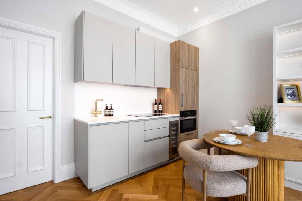 1 bedroom apartment for sale in Kensington Park Road, Kensington, London, W11